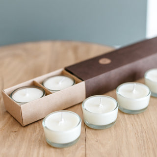 6 Arbatinės sojų vaško žvakės dėžutėje ir ant stalo